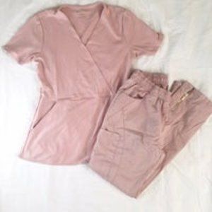 Jaanuu scrub set size XS in Blushing Pink